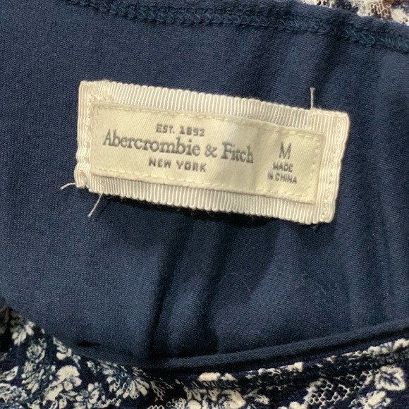 Medium abcrombie and Fitch summer razor back - Picture 3 of 3